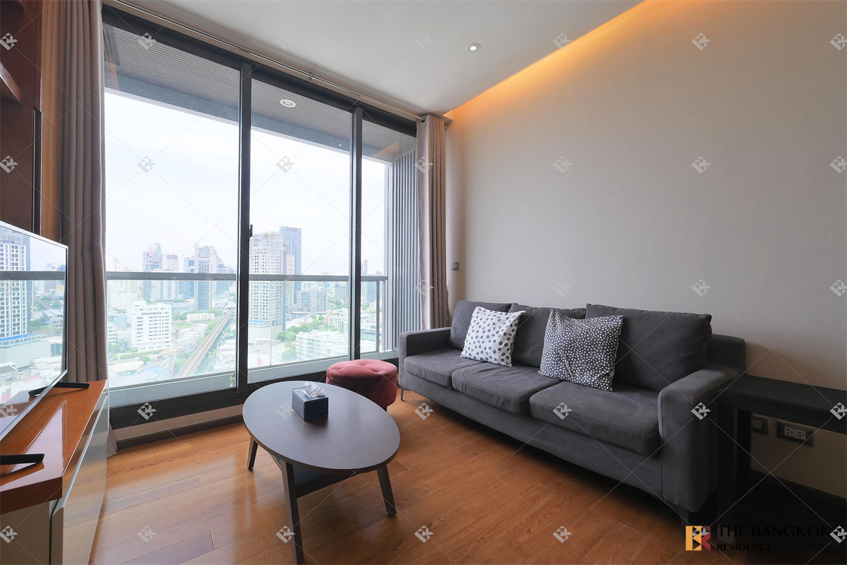 picture The Address Sukhumvit 28 near BTS Phrom Phong Move-in Ready, Just Bring Your Stuff - 8/10