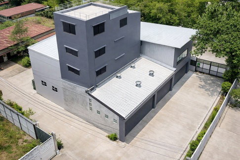 1,304 sq m. Warehouse, 3 buildings, MRT Charan 13, 1.8 km. Charan 29-39, MRT Fai Chai 700 m. Building for rent, 3 floors, 4 bedrooms, 2 bathrooms,