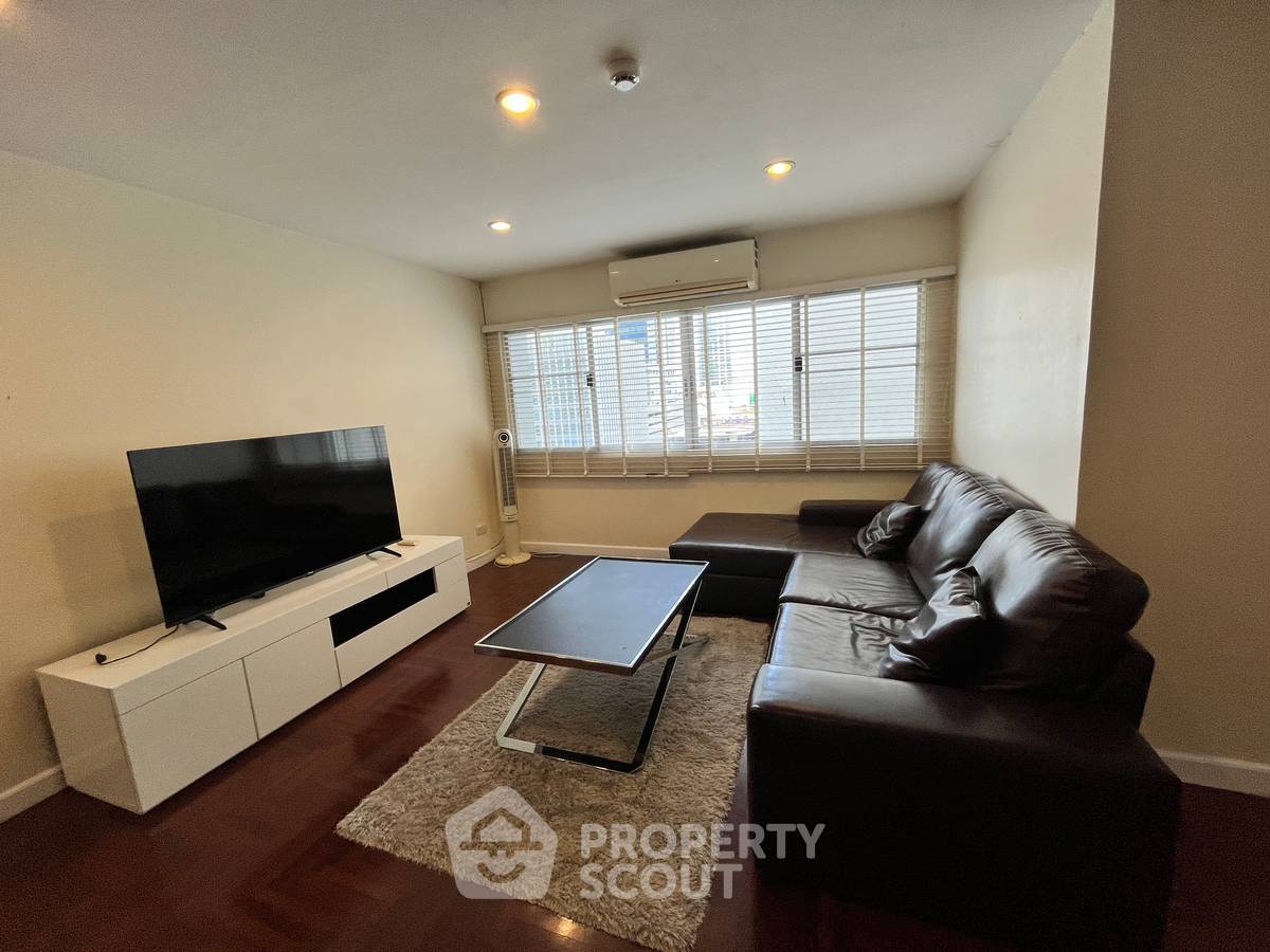 picture Spacious 2-BR 144 Sqm | Silom Condominium 100m To BTS Sala Daeng (ID 513138) - 1/15