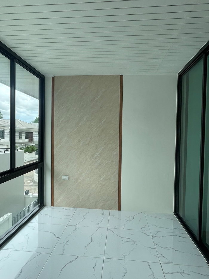 picture For Rent Large detached house The The Complete Sriracha - 14/21