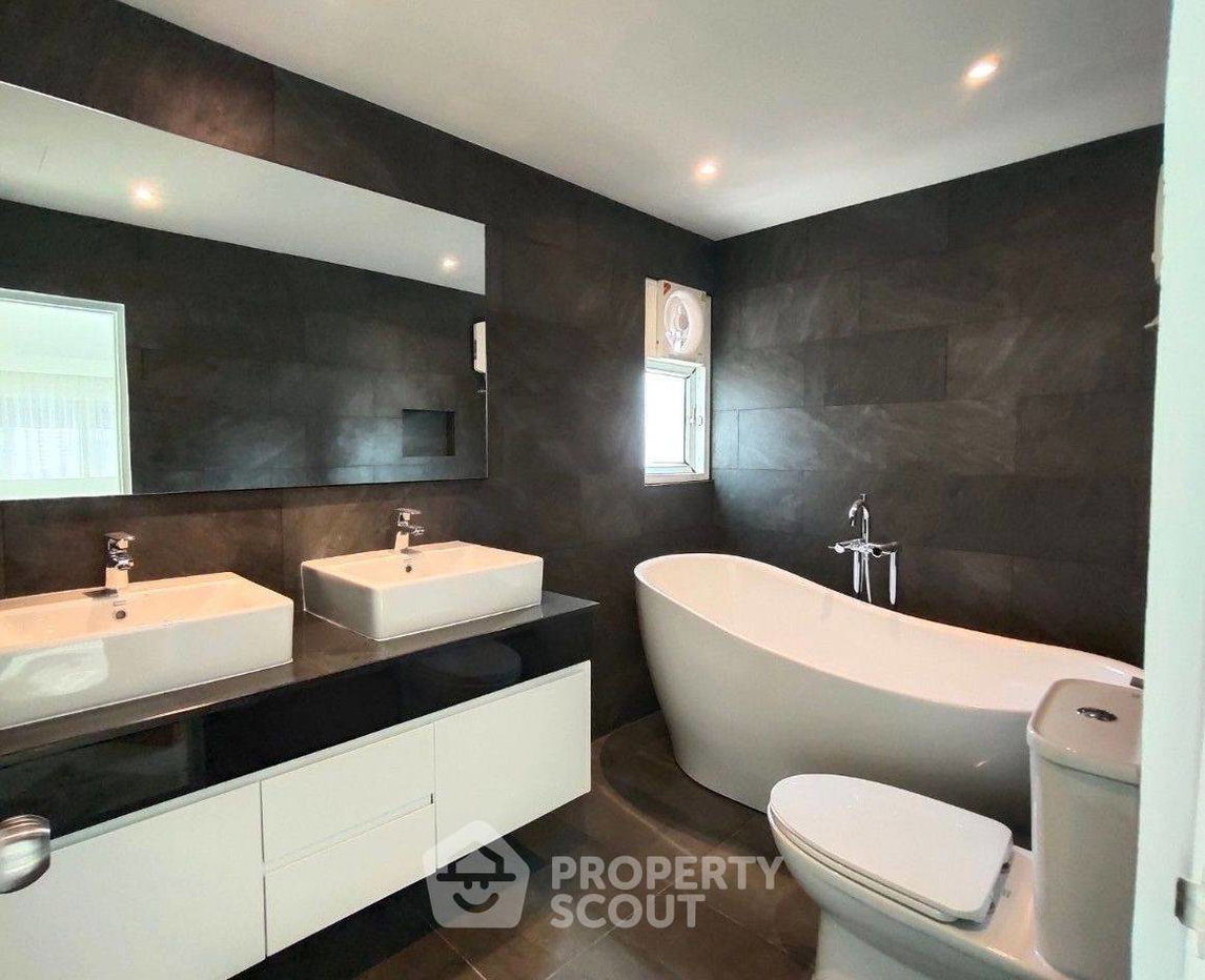 picture 100m From BTS Sala Daeng | 2-BR 144 Sqm At Silom Condominium (ID 382005) - 18/18
