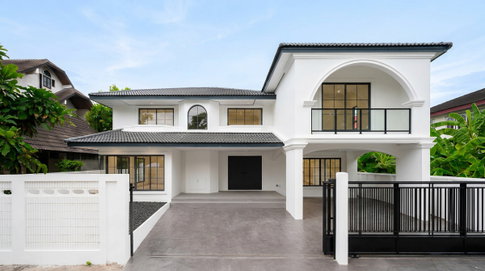 Newly renovated house near BTS Bangna, corner unit, 80 sq.wa. (280 sq.m. usable area), 4 bedrooms, 4 bathrooms.