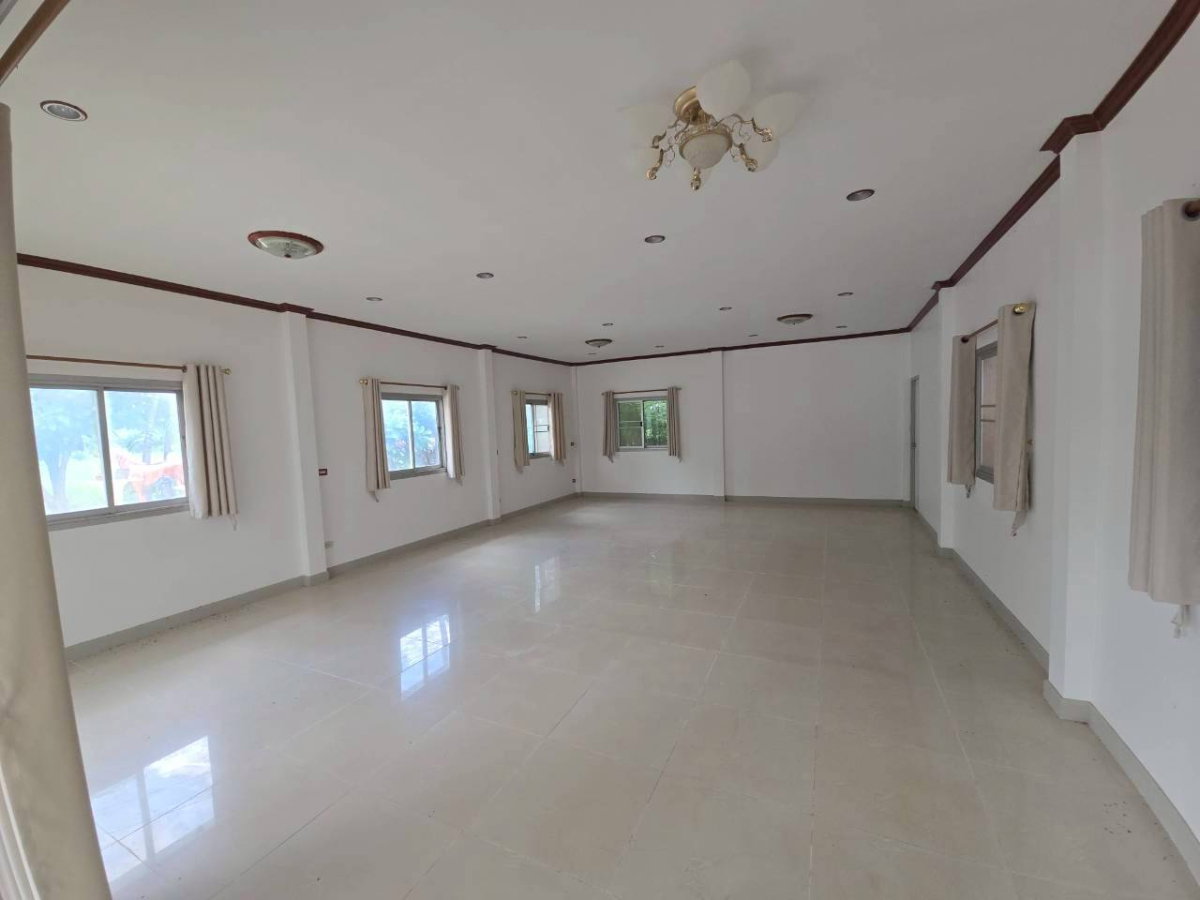picture Detached House with Guest House | Somboonsap 103 sq. wah | THB 4.2 M - 19/20