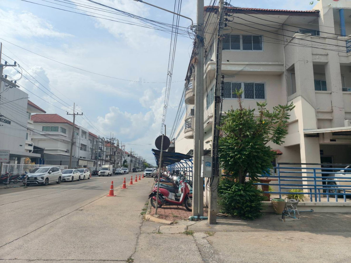 รูป ขายโกดังพร้อมออฟฟิศ บนที่ดิน 236 ตร.ว. ใน Factory Land วังน้อย เพียง 9 ล้าน - รูปที่ 2/36