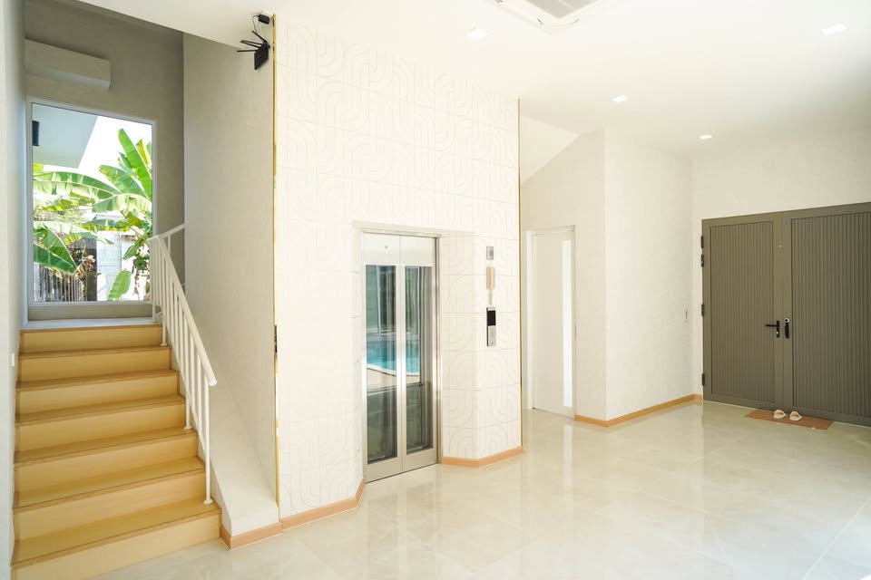 รูป 🏡✨ ขายพูลวิลล่าหรู 3 ชั้น พร้อมสระว่ายน้ำส่วนตัว ใกล้โรงเรียนนานาชาติลานนา ✨🏡 CSRP101304 - รูปที่ 7/25