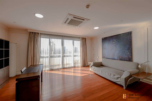 Ultimate Luxury Lifestyle with Convenience Las Colinas Condo near MRT Sukhumvit Station