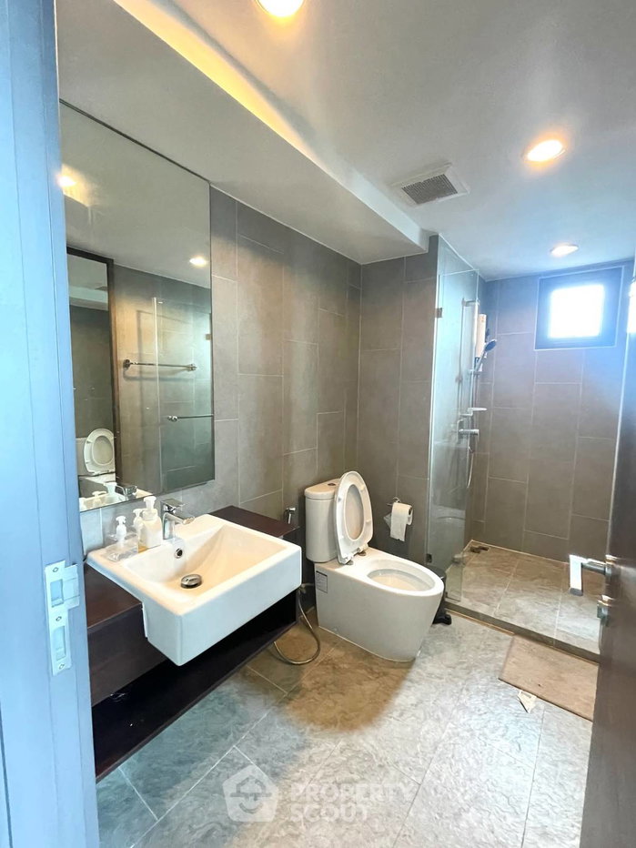 picture 42nd-Floor 1-BR At C Ekkamai Near ARL Ramkhamhaeng (ID 2159941) - 9/17