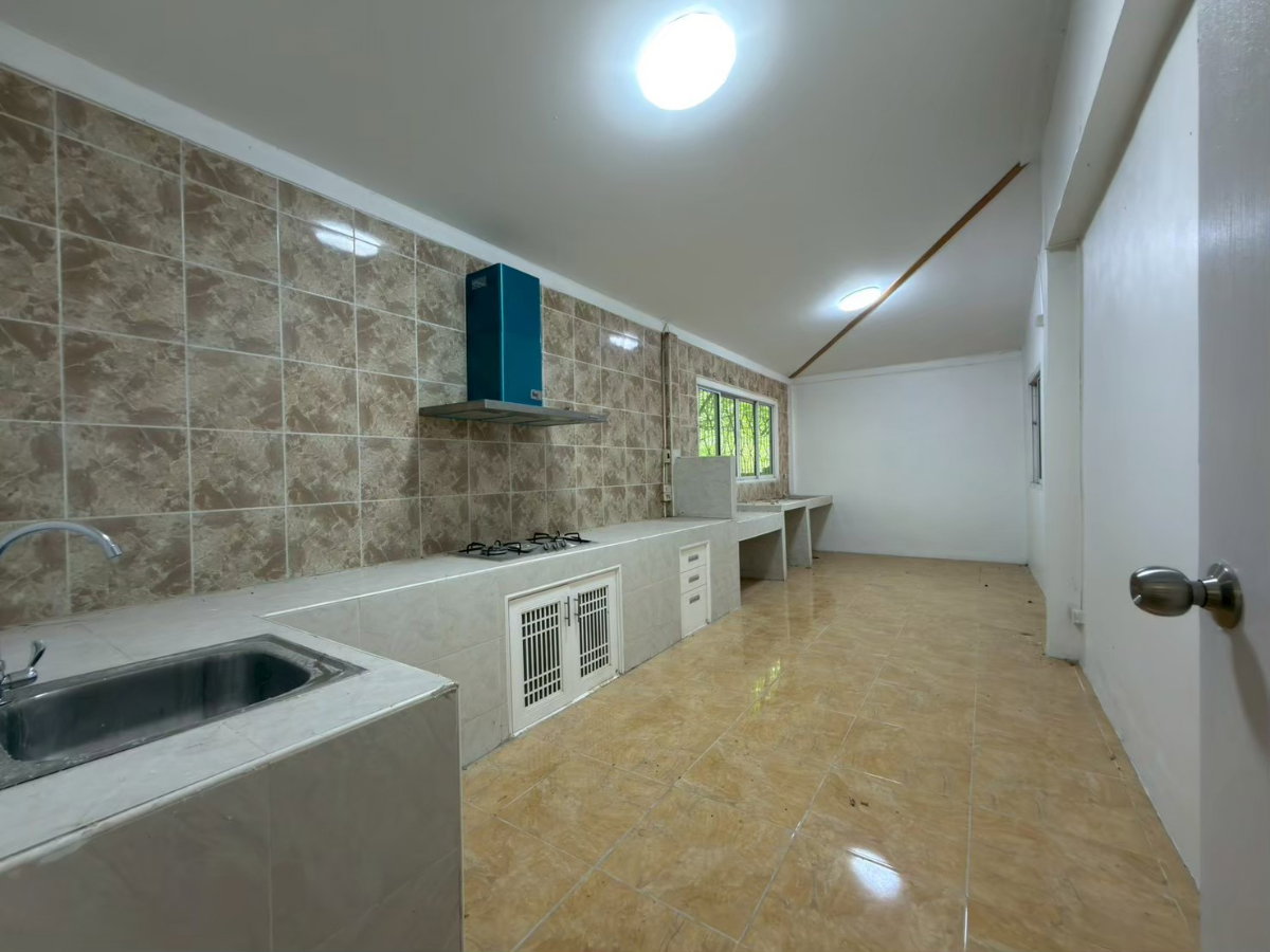 picture Detached House with Guest House | Somboonsap 103 sq. wah | THB 4.2 M - 12/20