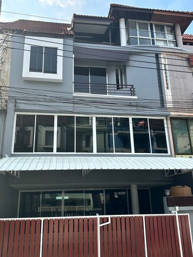 ให้เช่าโฮมออฟฟิศ 3 ห้องนอน 350 ตร.ม. 27 ตร.ว. เขตวังทองหลาง