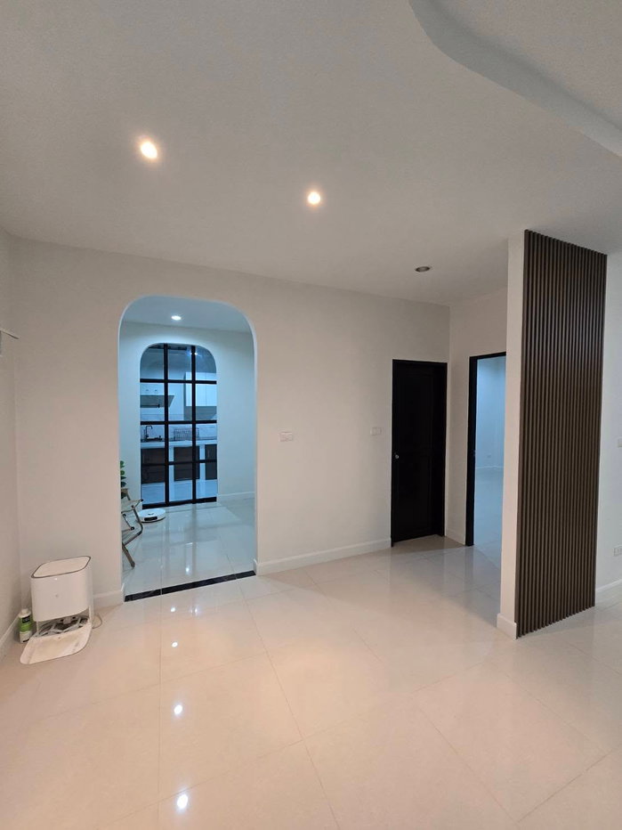 picture For Rent Large detached house The The Complete Sriracha - 7/21