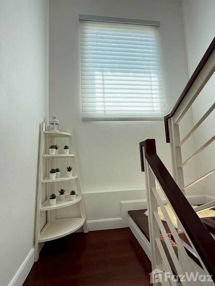 picture Stylish Living on A Peaceful Phuket Hillside 5367665 - 12/21