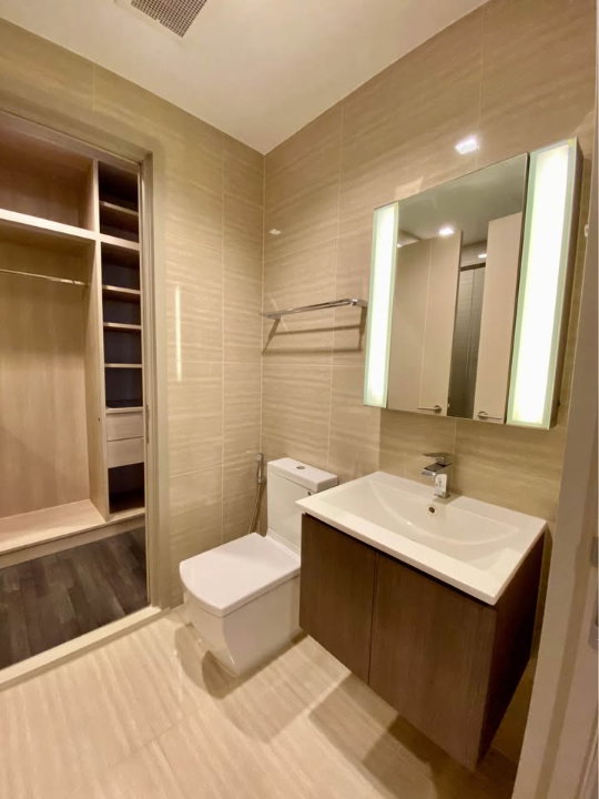 picture 1BR Walk-in Closet, Opposite MRT Rama 9 / Central Rama 9! 🏙️ - 5/13