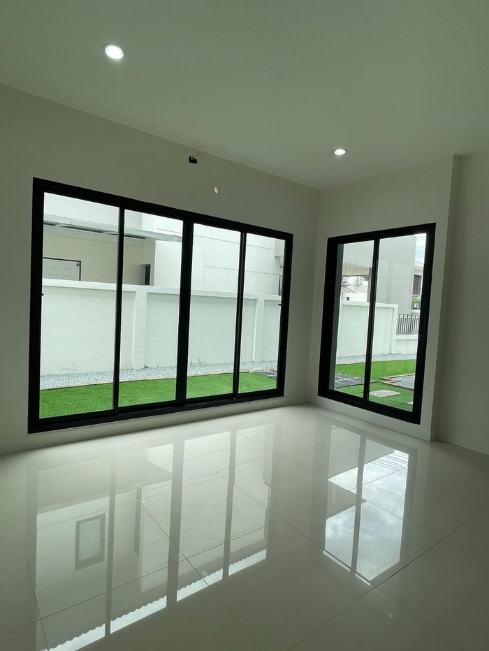 picture For Rent Large detached house The The Complete Sriracha - 4/21