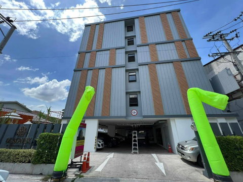 Condo near the BTS, priced at only 1.5 million baht, sold with a tenant.