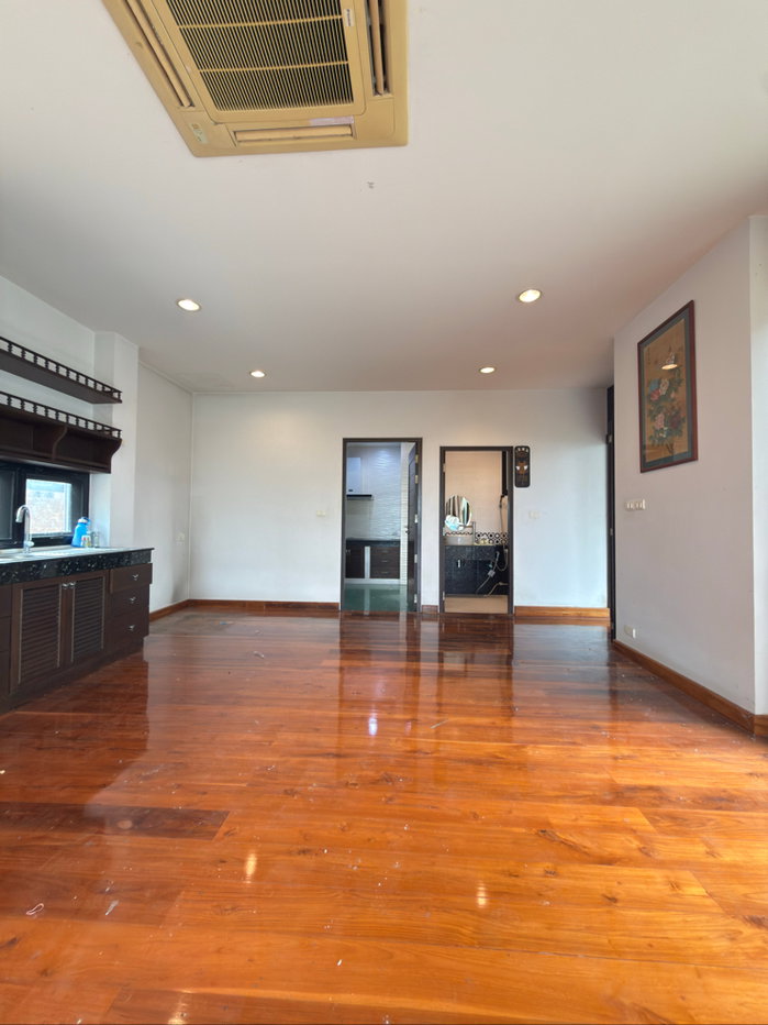 picture A large, luxurious detached pool villa ✨ on a 161.6 sq.m. plot of land, featuring a large koi pond that can be renovated into a swimming pool. - 12/26