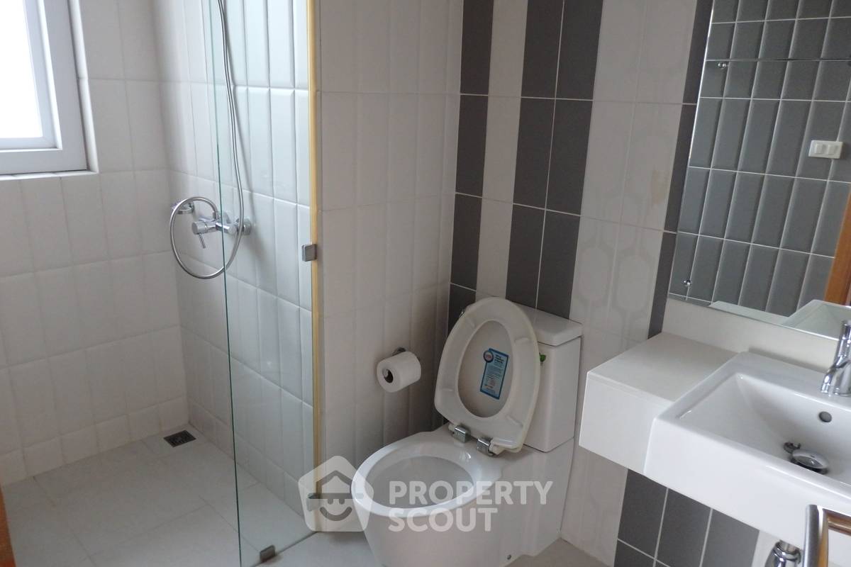 picture 2-BR Condo At Circle Condominium Near MRT Phetchaburi (ID 884332) - 3/8
