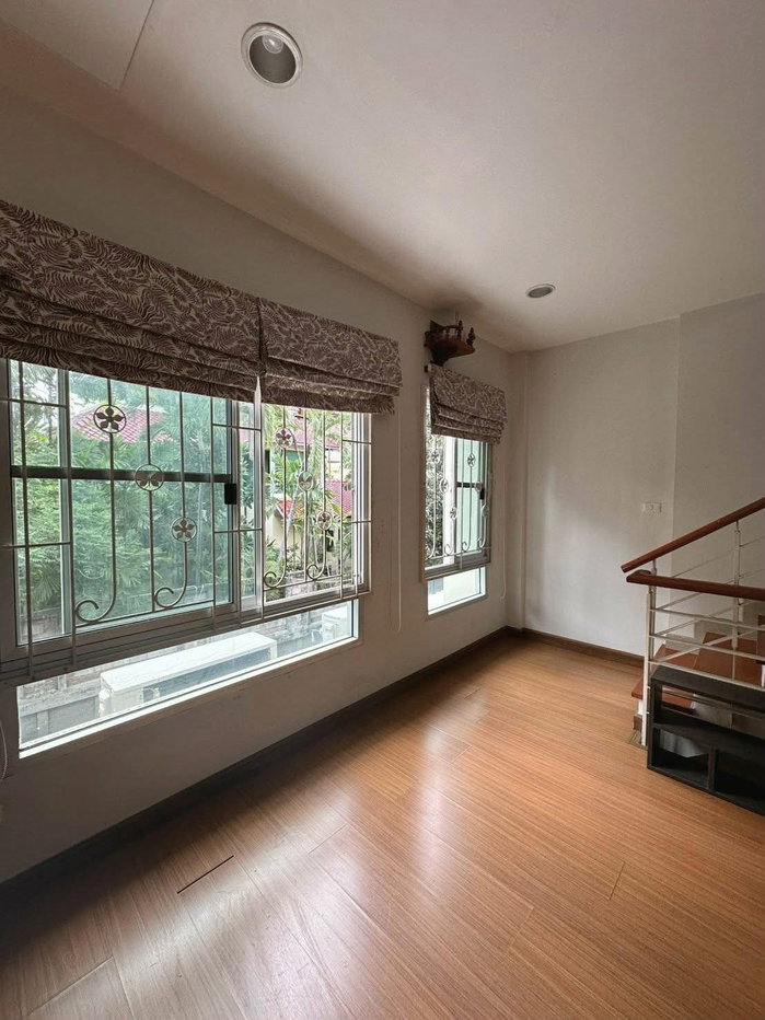 รูป 🏡✨ ทาวน์โฮม 3 ชั้น บ้านกลางเมือง เดอะ ปารีส พระราม 9 – กรุงเทพกรีฑา 7 3 ห้องนอน 3 ห้องน้ำ เฟอร์นิเจอร์ครบ | พร้อมเข้าอยู่ - รูปที่ 12/16