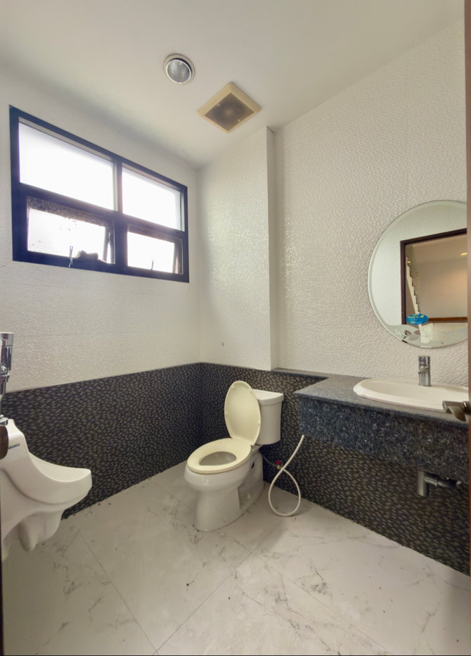picture A large, luxurious detached pool villa ✨ on a 161.6 sq.m. plot of land, featuring a large koi pond that can be renovated into a swimming pool. - 21/26