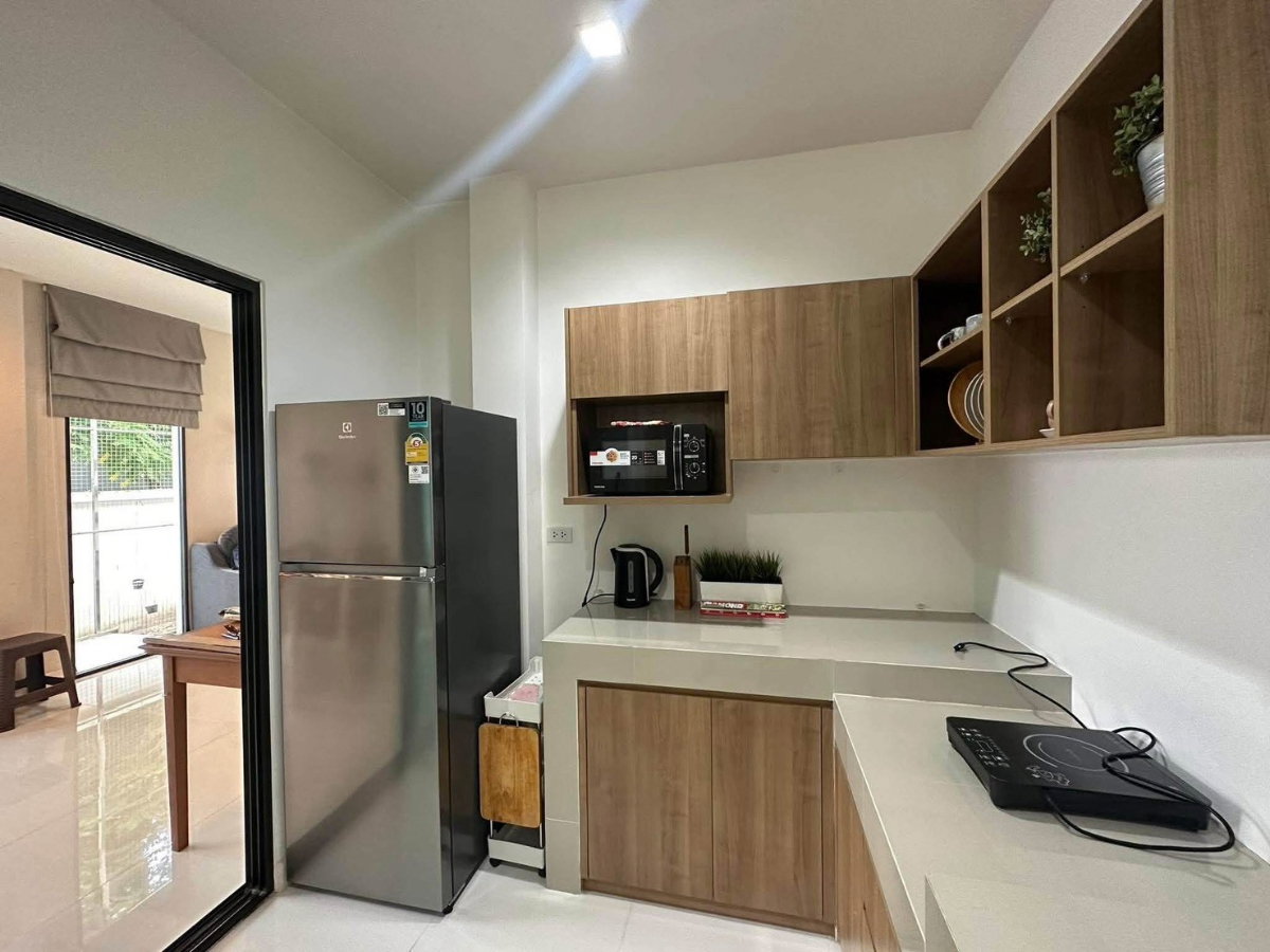 รูป 🏡✨ FOR RENT | AURA RAMKHAMHAENG 94 3 ห้องนอน 3 ห้องน้ำ บ้านเดี่ยว 2 ชั้น เฟอร์นิเจอร์ครบ พร้อมเข้าอยู่ ✔️ สามารถเลี้ยงสัตว์ได้ - รูปที่ 5/13