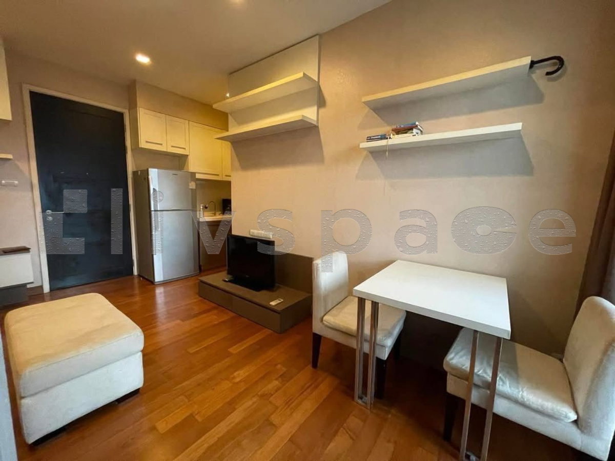 รูป ▚ L0GC05ツ ขาย: Ivy Sathorn 1 Bed 37.84ตร.ม. ราคาดี ทิศไม่ร้อน ย่านสาทร-ช่องนนทรี เหมาะทั้งลงทุนหรืออยู่เอง✨ - รูปที่ 1/8