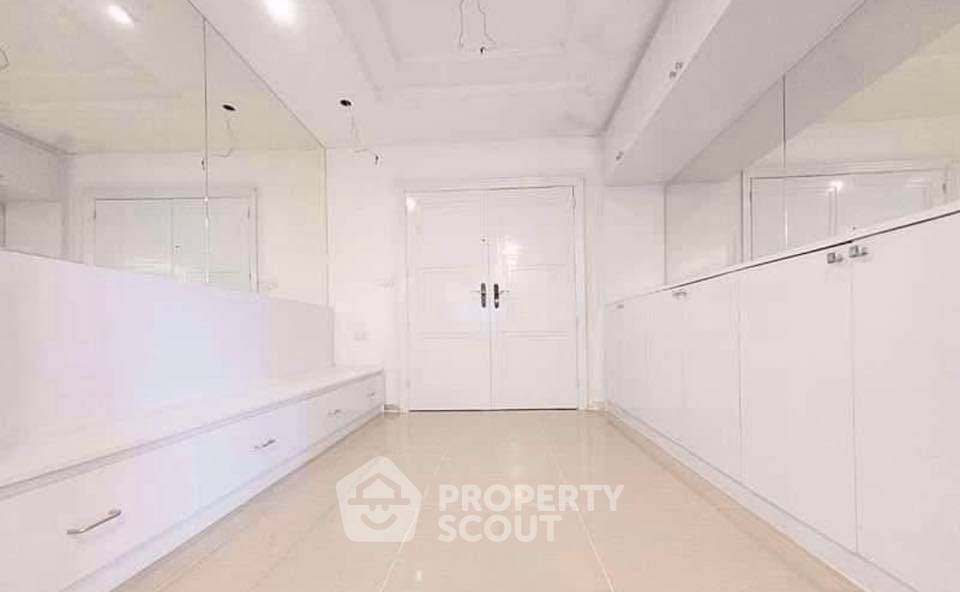 รูป คอนโด 3 ห้องนอน ขนาด 220 ตารางเมตร President Park Condominium ใกล้ MRT ศูนย์การประชุมแห่งชาติสิริกิติ์ (ID 2836365) - รูปที่ 6/7