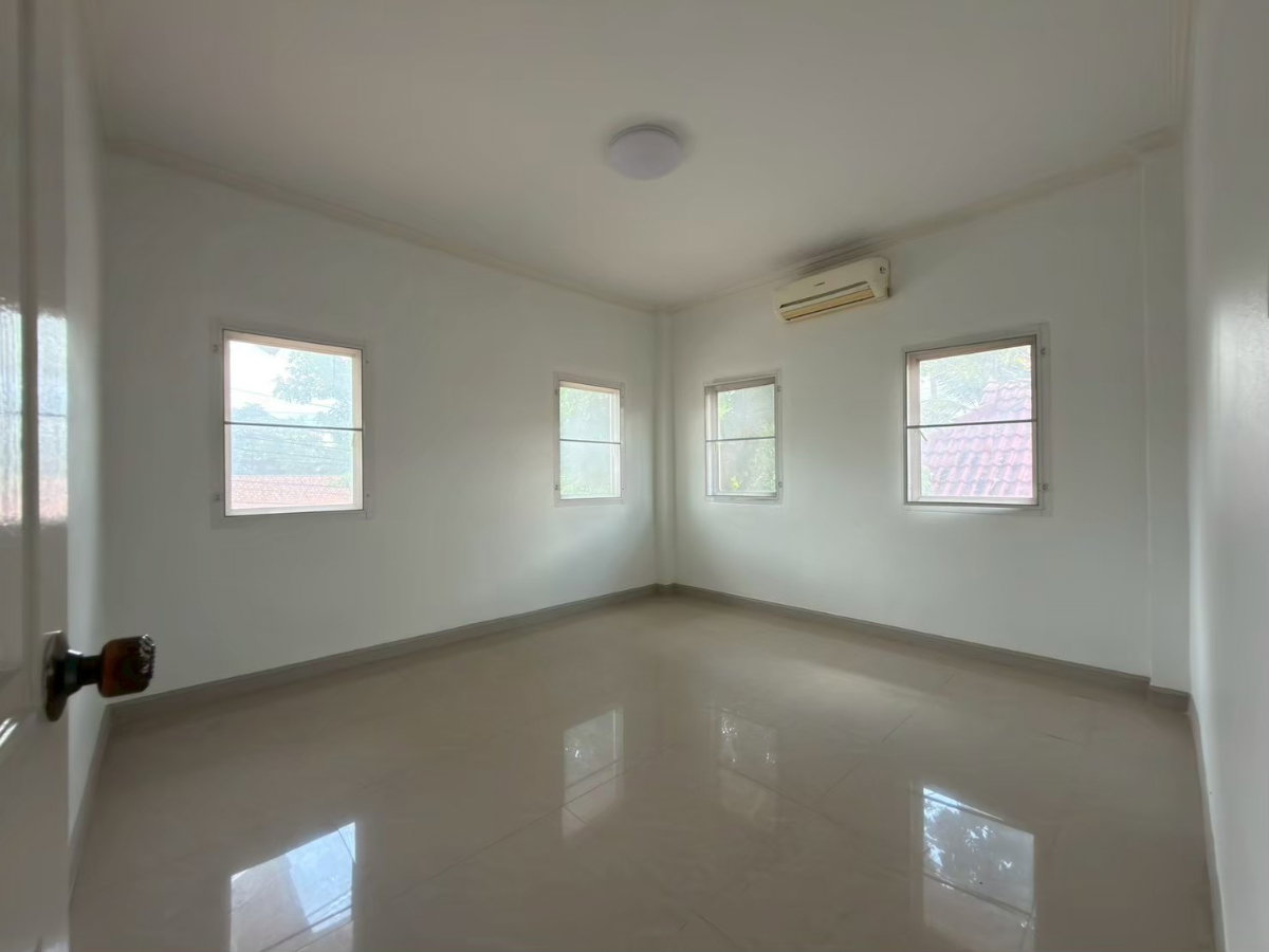 picture Detached House with Guest House | Somboonsap 103 sq. wah | THB 4.2 M - 11/20