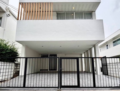 รูปภาพ P0852/[For Rent] Courtyard Villa Rama 9 - Outer Ring Road | Luxury Modern Pool Villa House