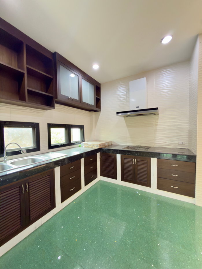 picture A large, luxurious detached pool villa ✨ on a 161.6 sq.m. plot of land, featuring a large koi pond that can be renovated into a swimming pool. - 14/26