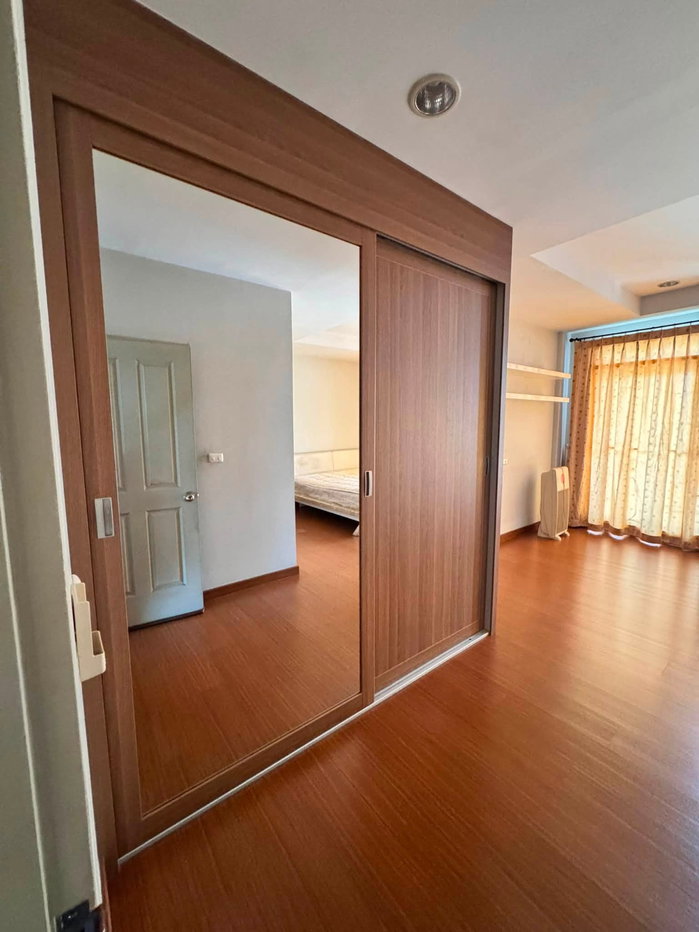 รูป 🏠 ขาย ทาวน์โฮม 3 ชั้น บ้านกลางกรุง เดอะ รอยัล เวียนนา รัชวิภา ทำเลดี ติดถนนใหญ่รัชดาภิเษก หน้าบ้านทิศเหนือ ✅พร้อมเฟอร์นิเจอร์บิวท์อิน - รูปที่ 8/13
