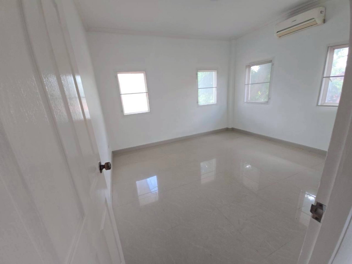 picture Detached House with Guest House | Somboonsap 103 sq. wah | THB 4.2 M - 14/20