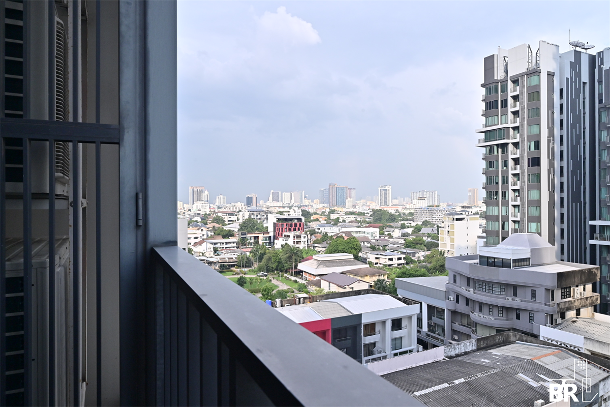 รูป เดินทางง่าย พื้นที่ใช้สอยจัดเต็ม เอ็ม ทองหล่อ 10 - รูปที่ 2/10