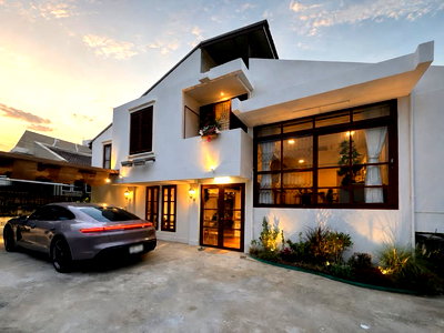 Houses for rent วิทยาลัยเสนาธิการทหาร : 🏠 Renovated House in Ratchada Niwet | 5 Bedrooms | 88 sq.wah 