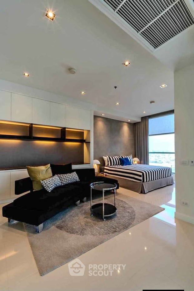 picture 381 Sqm 5-BR 36th-Floor Chatrium Riverside Condominium, BTS Saphan Taksin (ID 3180487) - 1/17