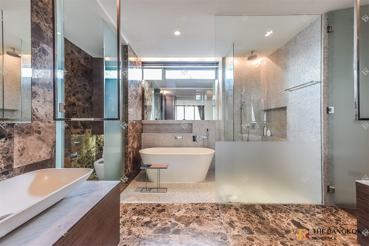 picture Luxury Condo in Central City Location Domus 16,18 near BTS Asok - 6/10
