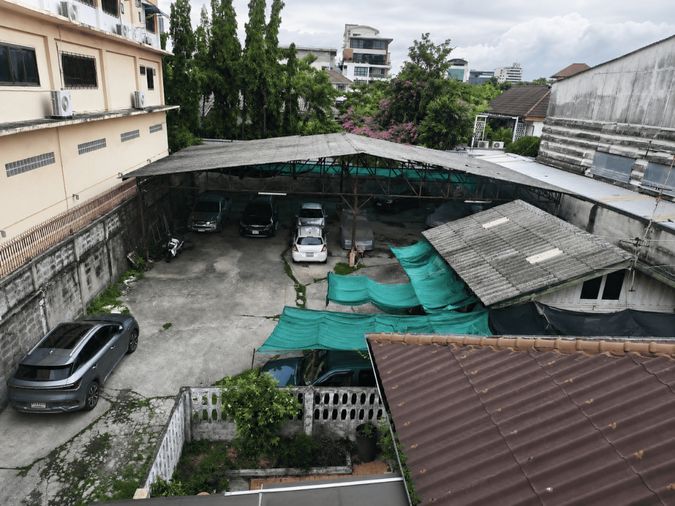Land for sale, Watthana