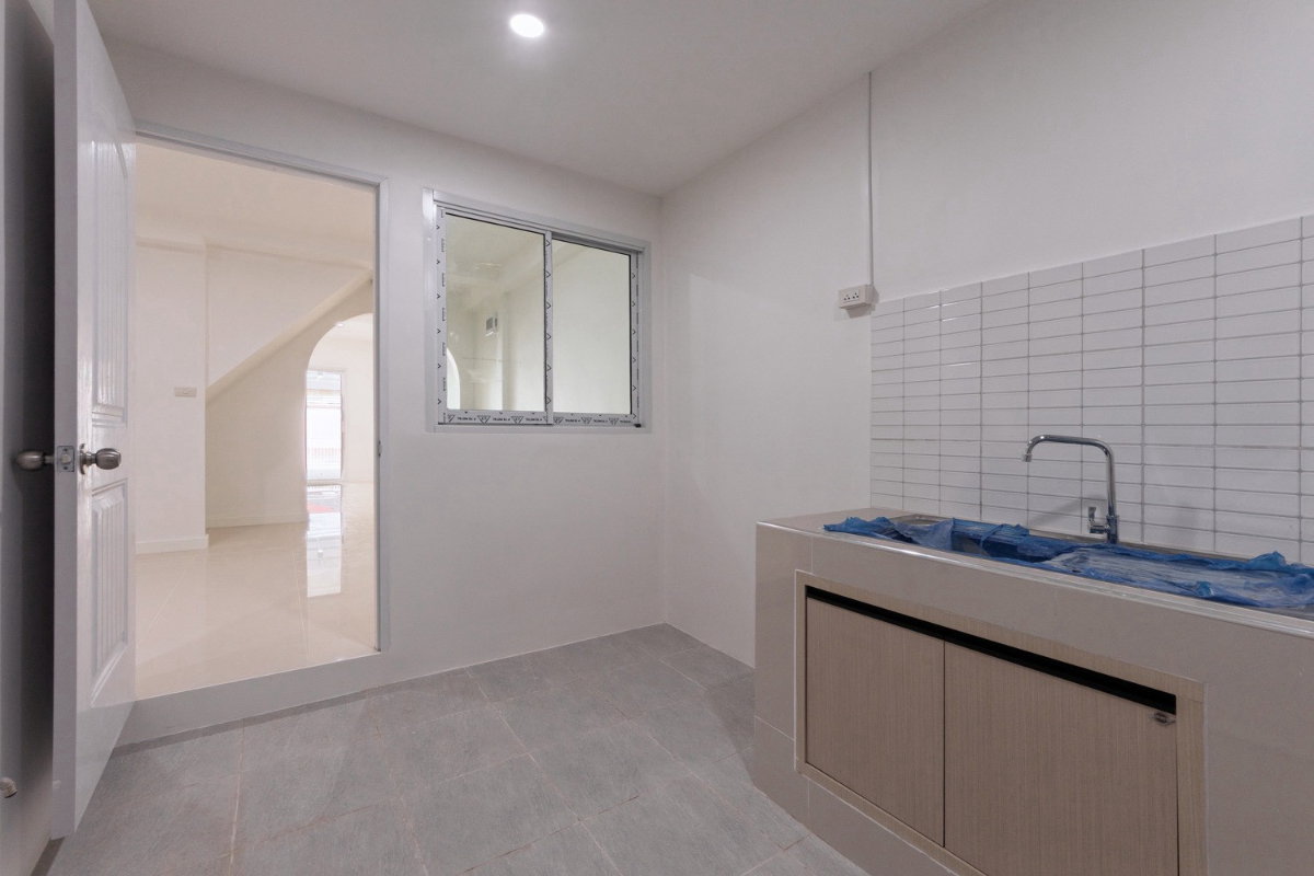 รูป หมู่บ้านลานทอง ติวานนท์-ปากเกร็ด สวย พร้อมอยู่ ทำเลดีติดถนนใหญ่ หน้าบ้านติดถนนเมน ไม่ชนกับไคร - รูปที่ 21/24