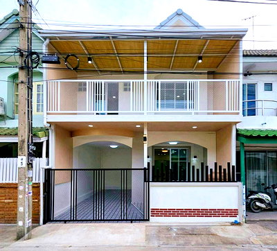ทาวน์โฮม รพ.กรุงไทย เวสเทิร์น : บ้านสวย  5 ห้องนอน อยู่ถนนเมน   #หมู่บ้านสุชา ติดถนนบางบัวทอง – สุพรรณบุรี  ใกล้ตลาดสมบัติบุรี