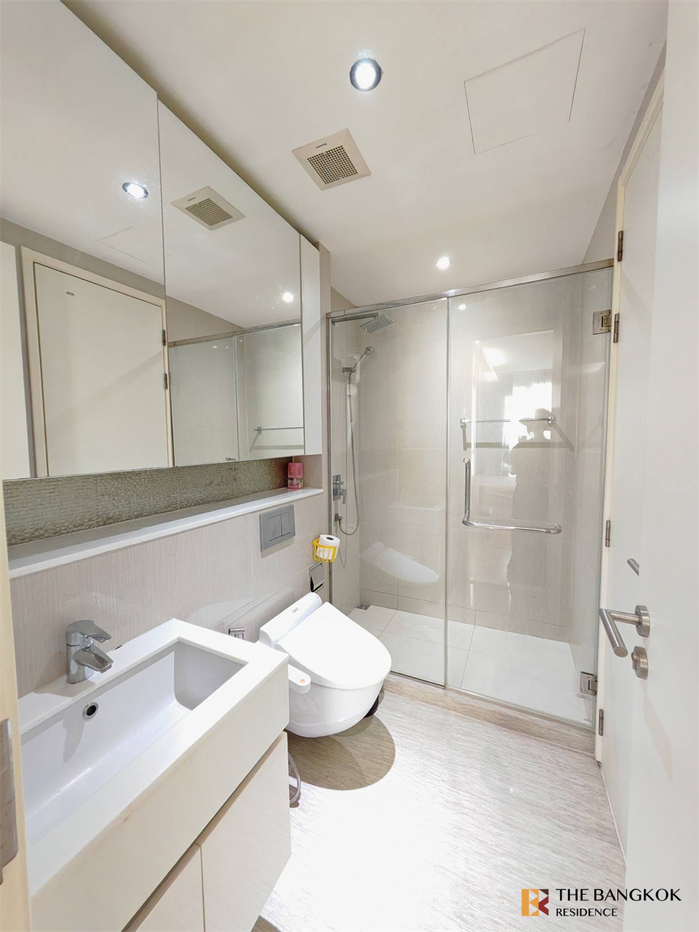 picture H Sukhumvit 43 High-potential Location, Not as Expensive as You Think - 3/9
