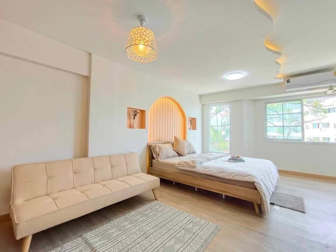 picture City-center condo at Fueangfa Condotel, only 1.69M THB! 🏙️✨ - 4/7