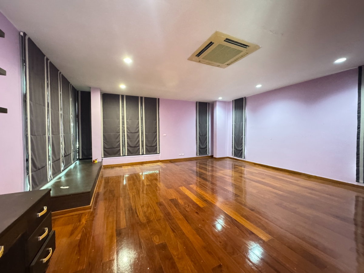 รูป บ้านบุษราคัม เรสซิเดนท์ บ้านแบบนี้…ไม่ได้มีไว้แค่อยู่อาศัย แต่มีไว้ “พักผ่อนทุกวัน” - รูปที่ 11/27
