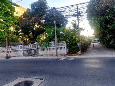 Land for sale Bang Khen : [Owner Sells] Rare 100 Sq.W. Corner Square Plot - Ramintra 65(Soi Thanommit). Near MRT & Expressway. Great Potential for Home Office or Premium House!