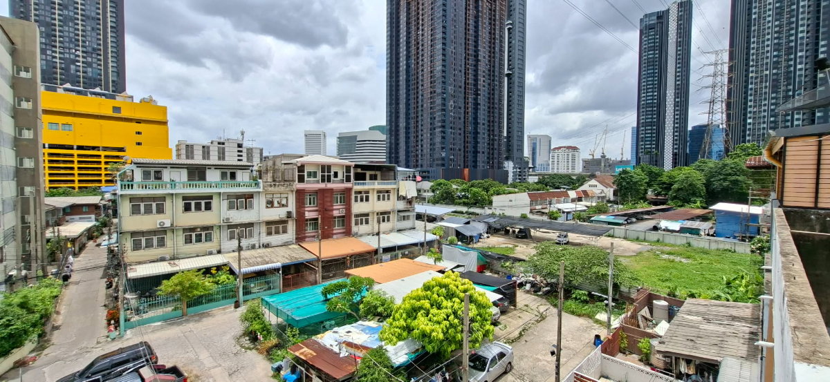 รูป ขายทาวน์เฮ้าส์ 3ชั้น รีโนเวทใหม่ ซอยลาดพร้าว 1 แยก 3 ใกล้ห้างยูเนี่ยนมอลล์,MRT พหลโยธิน และBTS เซ็นทรัลลาดพร้าว พื้นที่ 19 ตรว. แปลงริม  - รูปที่ 12/13
