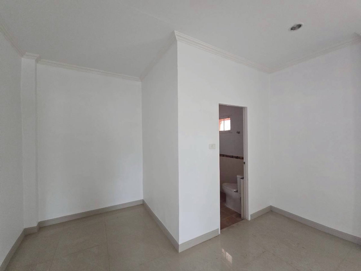 picture Detached House with Guest House | Somboonsap 103 sq. wah | THB 4.2 M - 15/20
