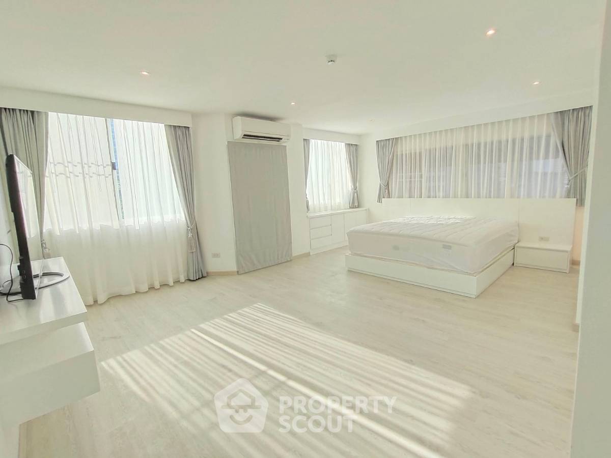 picture 100m From BTS Sala Daeng | 2-BR 144 Sqm At Silom Condominium (ID 382005) - 13/18