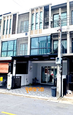 บ้านเดี่ยว เขตลาดพร้าว : ขายทาวน์โฮม 3 ชั้น หมู่บ้านไพร์ม เพียง 100 ่จากถนนเกษตร นวมินทร์ ถึงหมู่บ้านแต่งสวยพร้อมอยู่ เป็นทั้งสำนักงานและที่พัก  3น,4 น้ำ ต่อเติมชั้น1,2อย่างดี