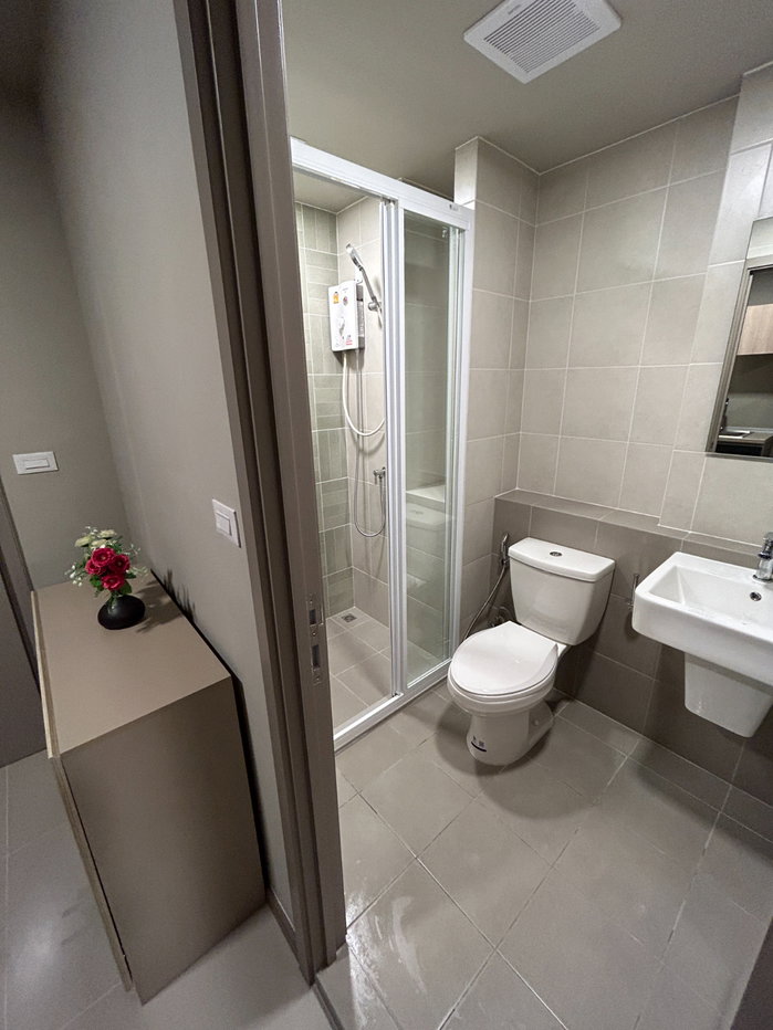 picture Owner Sale THB 1.69M | dcondo Panaa, Top Floor, Pool View, 26.81 sqm – Tenanted at THB 9,000/mo. - 4/6