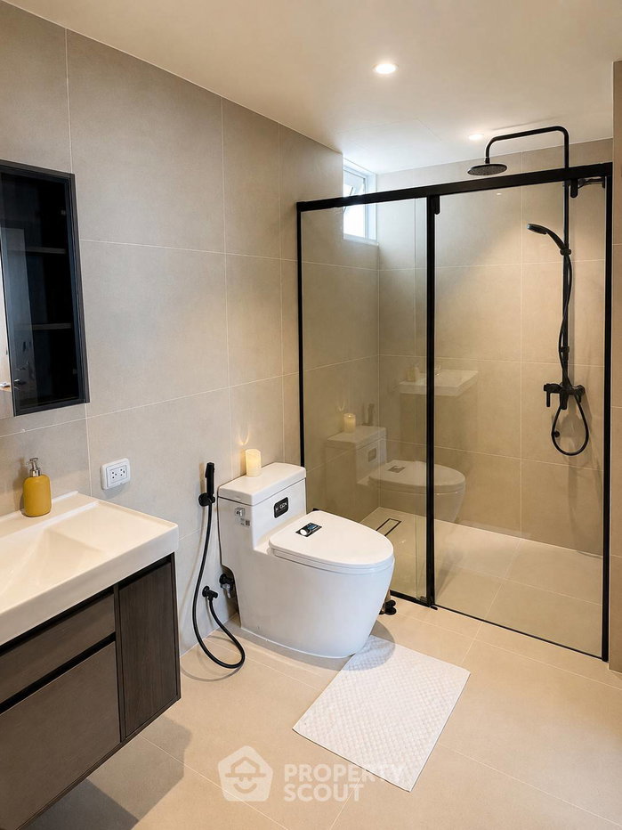 picture 4-BR 236 Sqm Condo At DS Tower 1 Near BTS Phrom Phong (ID 3191314) - 15/18