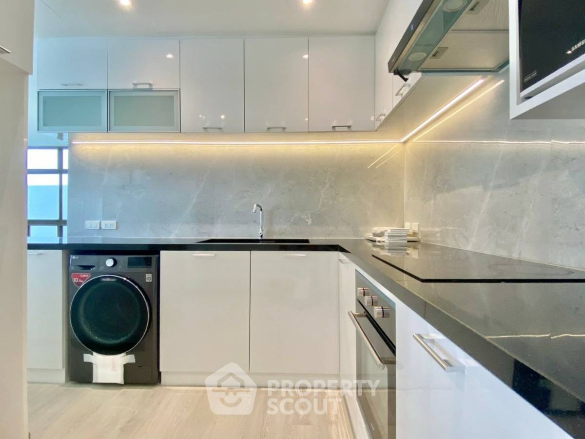 picture 100m From BTS Sala Daeng | 2-BR 144 Sqm At Silom Condominium (ID 382005) - 9/18