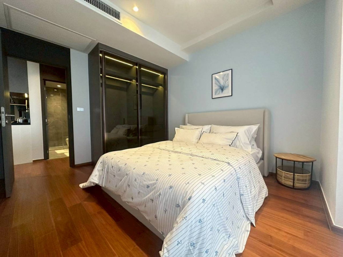 รูป ให้เช่า One Altitude  Charoenkrung  ** 130,000 บ./ ด. ***  ขนาด 132 ตร.ม.  3ห้องนอน 3ห้อง 1ห้องนั่งเล่น  +ห้องแม่บ้าน  ชั้น 10, 11  - รูปที่ 12/57