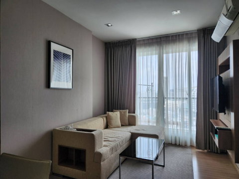 เช่าคอนโด Rhythm Sathorn ชั้น 17 ทำเลดี เดินทางสะดวก ใกล้ BTS สะพานตากสิน